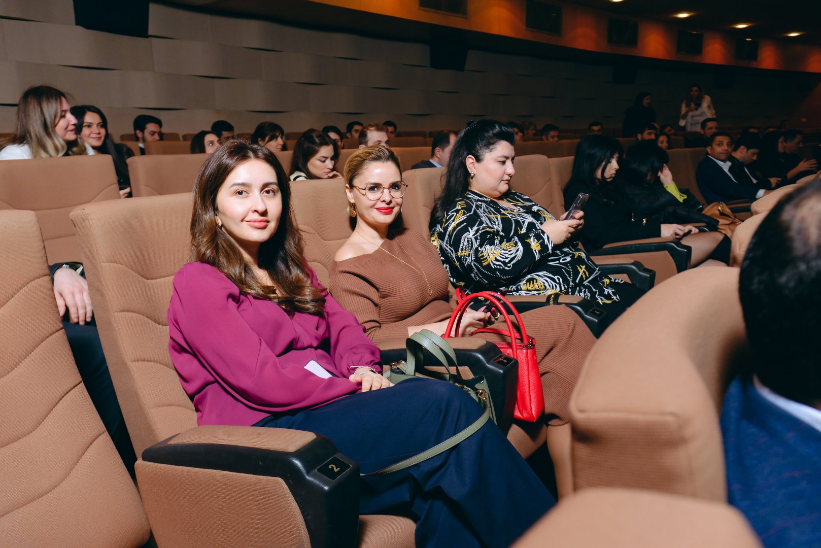 NARGIS jurnalının və NARGIS xeyriyyə fondunun fəaliyyətinə həsr olunmuş sənədli film nümayiş etdirilib (FOTO/VİDEO)