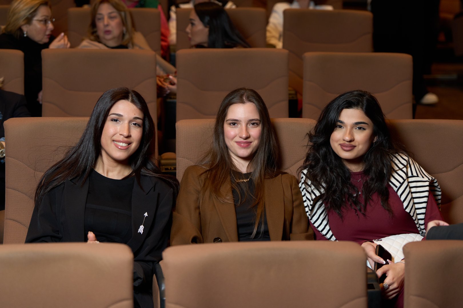 NARGIS jurnalının və NARGIS xeyriyyə fondunun fəaliyyətinə həsr olunmuş sənədli film nümayiş etdirilib (FOTO/VİDEO)