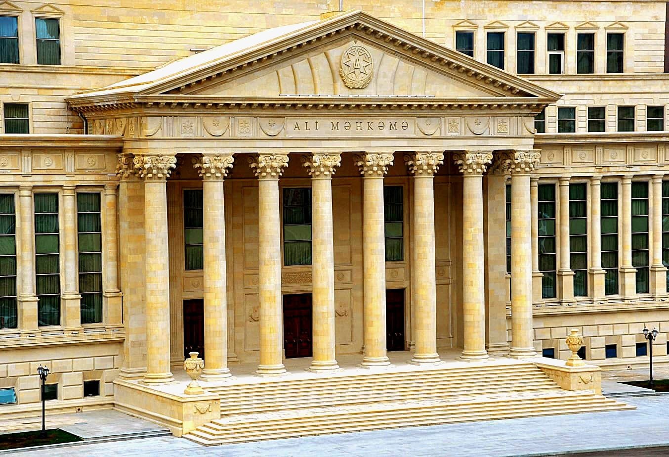 В Верховный суд Азербайджанской Республики назначаются новые судьи