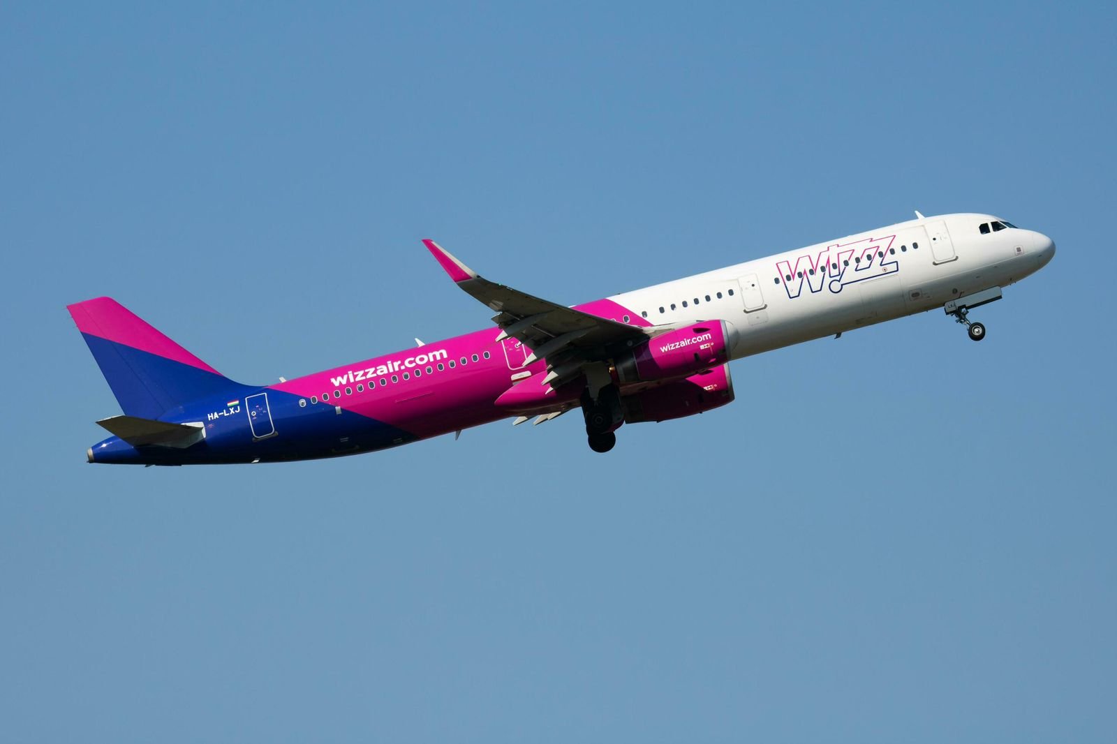 Самолет WizzAir, выполняющий рейс Баку-Будапешт, задерживается по технической причине