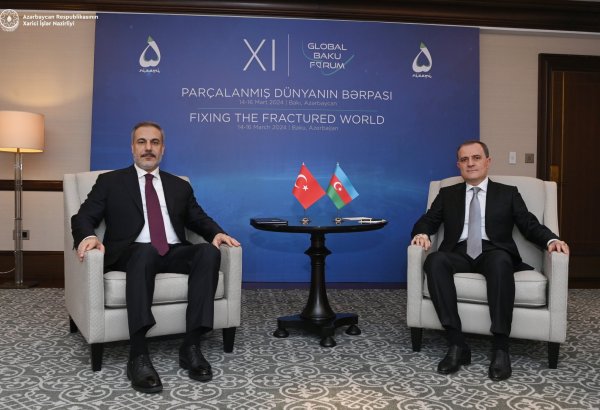 Azerbaijani FM holds discussion with his Turkish counterpart (PHOTO)