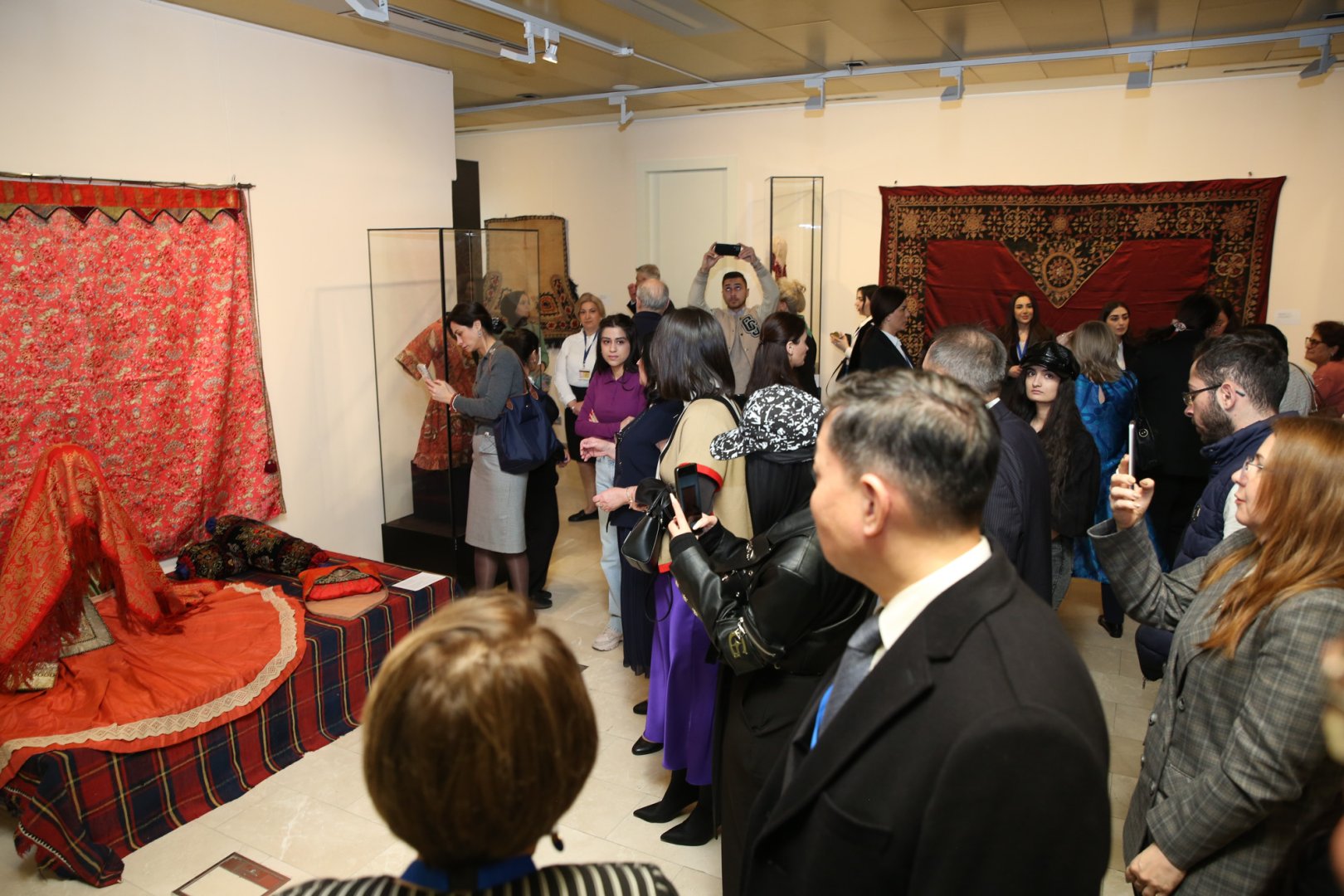 Одежда и ювелирное искусство тюркских народов – выставка в Баку (ФОТО)