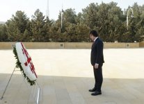 Georgian PM visits Alley of Martyrs in Baku (PHOTO)