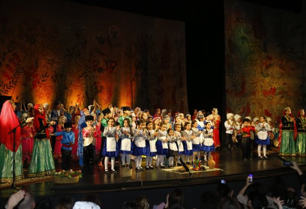 В Баку прошел праздничный театрализованный концерт, посвященный Новрузу (ФОТО)