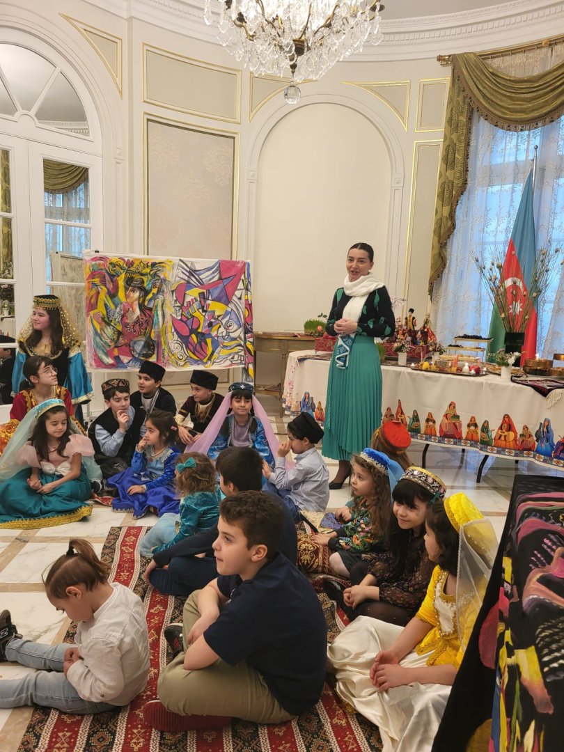 В Париже прошел праздник азербайджанцев, посвященный Новрузу (ФОТО)