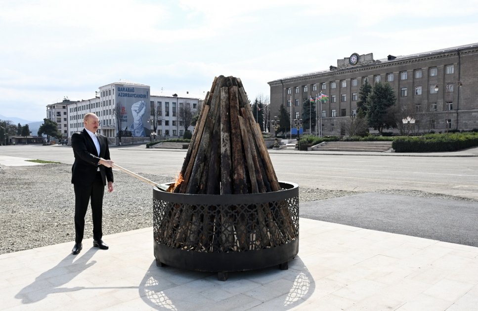Президент Ильхам Алиев разжег в городе Ханкенди костер по случаю Новруза и поздравил азербайджанский народ с праздником (ФОТО)