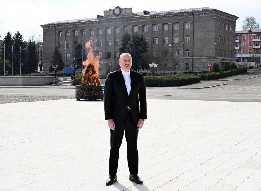 Президент Ильхам Алиев разжег в городе Ханкенди костер по случаю Новруза и поздравил азербайджанский народ с праздником (ФОТО)