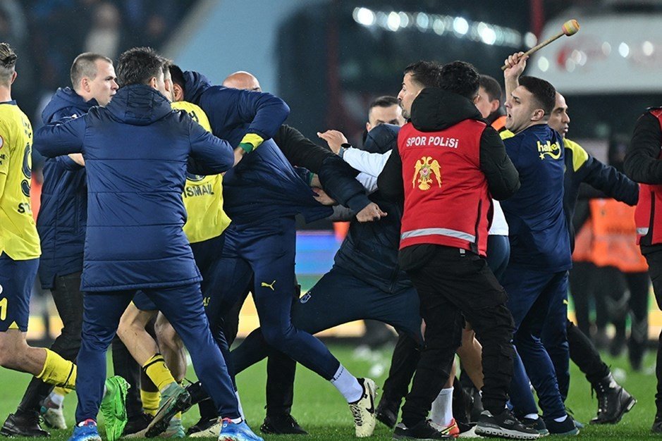 “Trabzonspor” - “Fənərbağça” oyununa görə 12 nəfər saxlanılıb