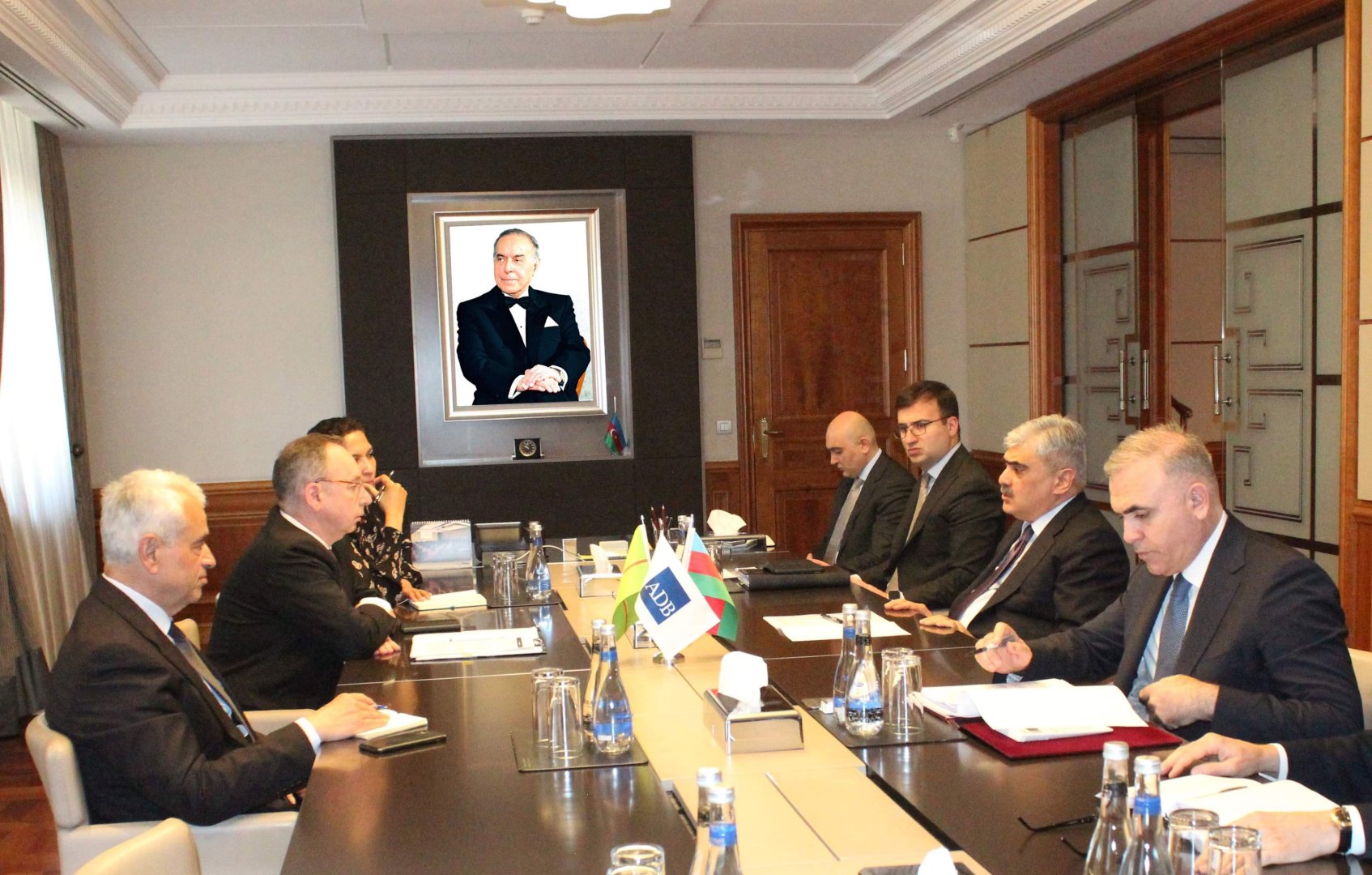 Обсуждено сотрудничество между Азербайджаном и АБР