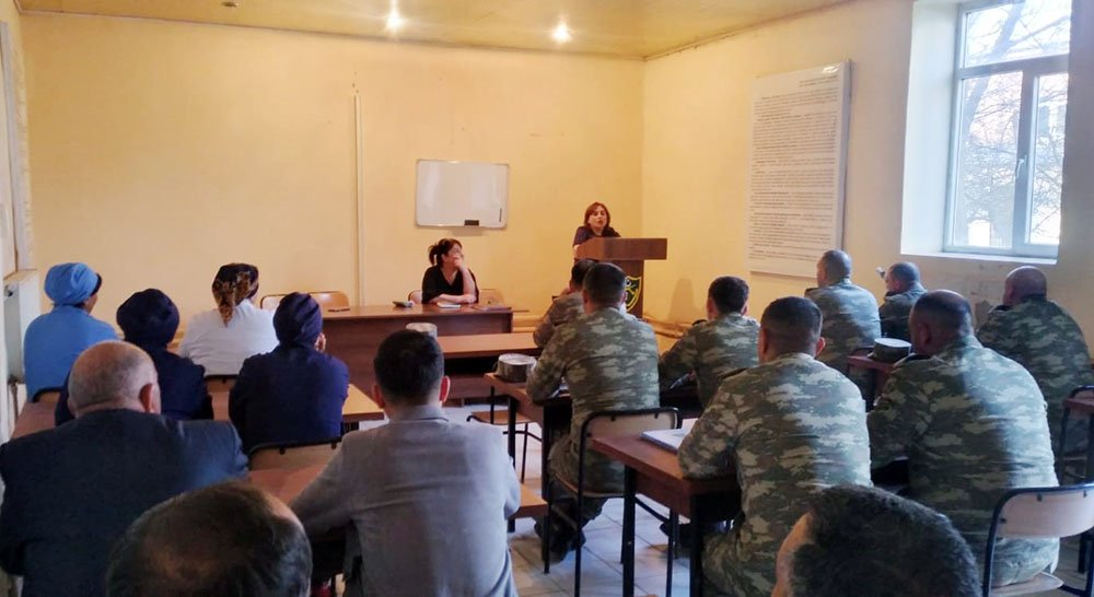 Azerbaijan's military unit hosts meeting with servicemen, civilian workers - MoD