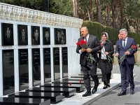 Head of Turkish Parliament Delegation to NATO PA visits Alley of Martyrs in Baku (PHOTO)