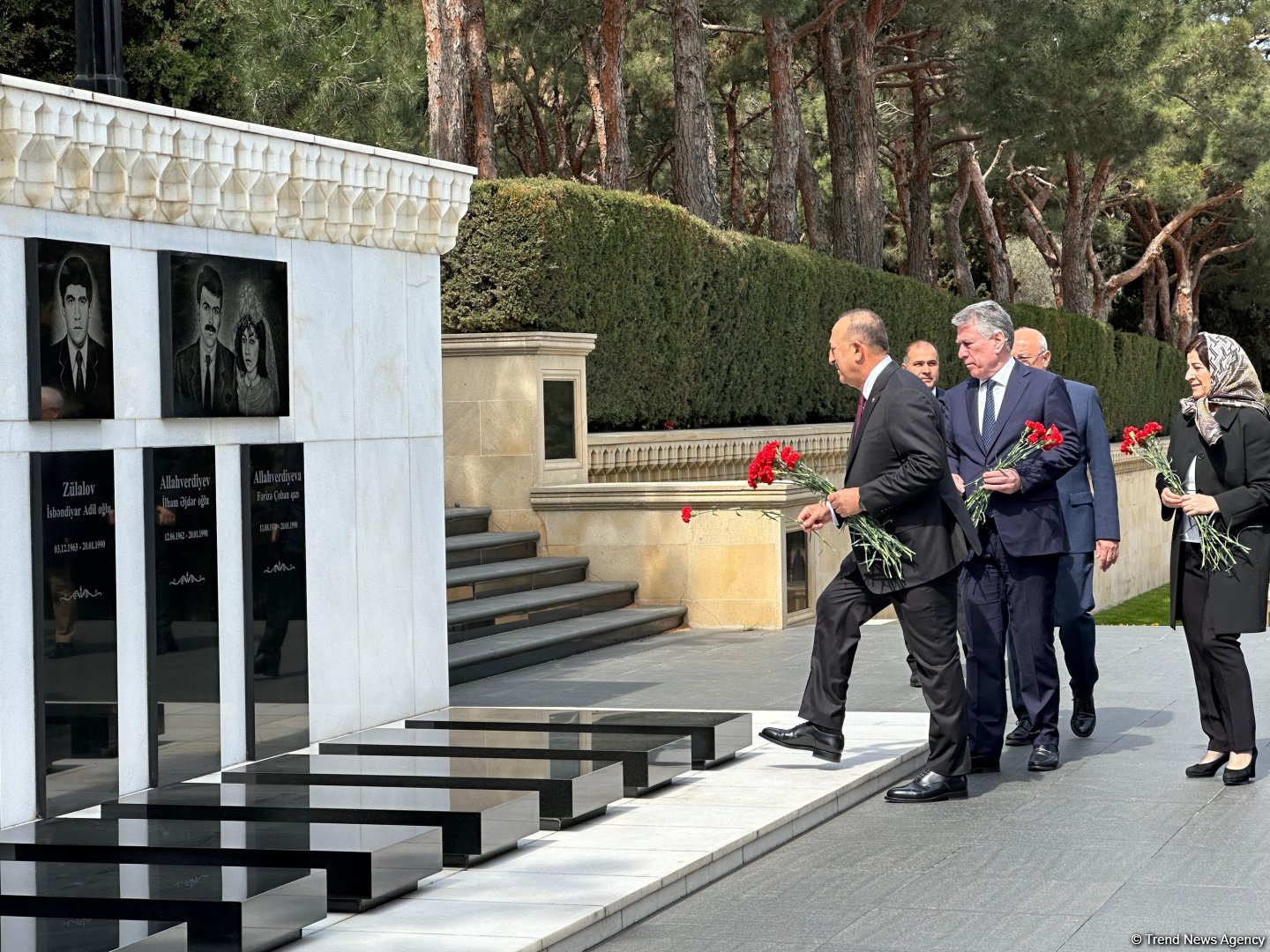 Head of Turkish Parliament Delegation to NATO PA visits Alley of Martyrs in Baku (PHOTO)