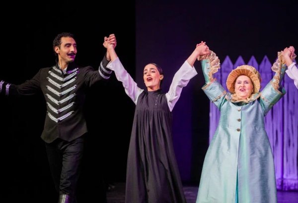 Спектакль азербайджанского театра открыл международный фестиваль в России (ФОТО)