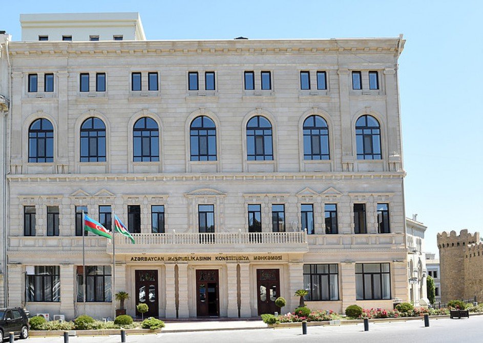Для судей Конституционного суда Азербайджана установлена новая льгота