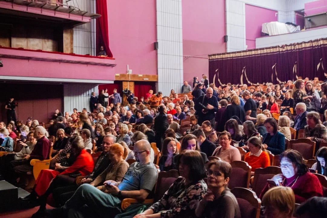 Спектакль азербайджанского театра открыл международный фестиваль в России (ФОТО)