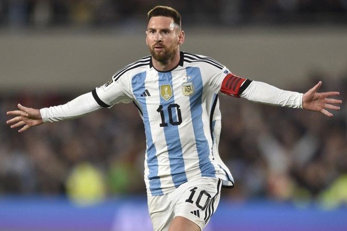 Argentine football coach remains in talks over Messi's participation in Olympics