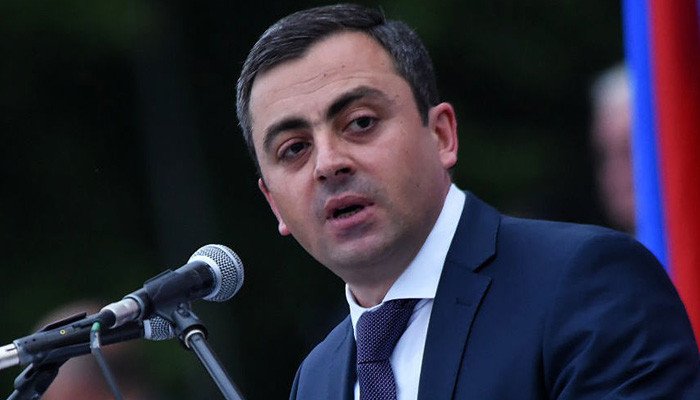 Erməni deputat Paşinyanla hakim partiyanı müharibə və məğlubiyyət rəmzləri adlandırıb