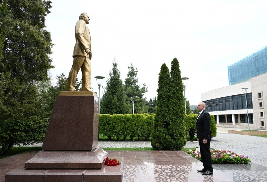 President Ilham Aliyev visits monument to National Leader Heydar Aliyev in Gabala city (PHOTO)