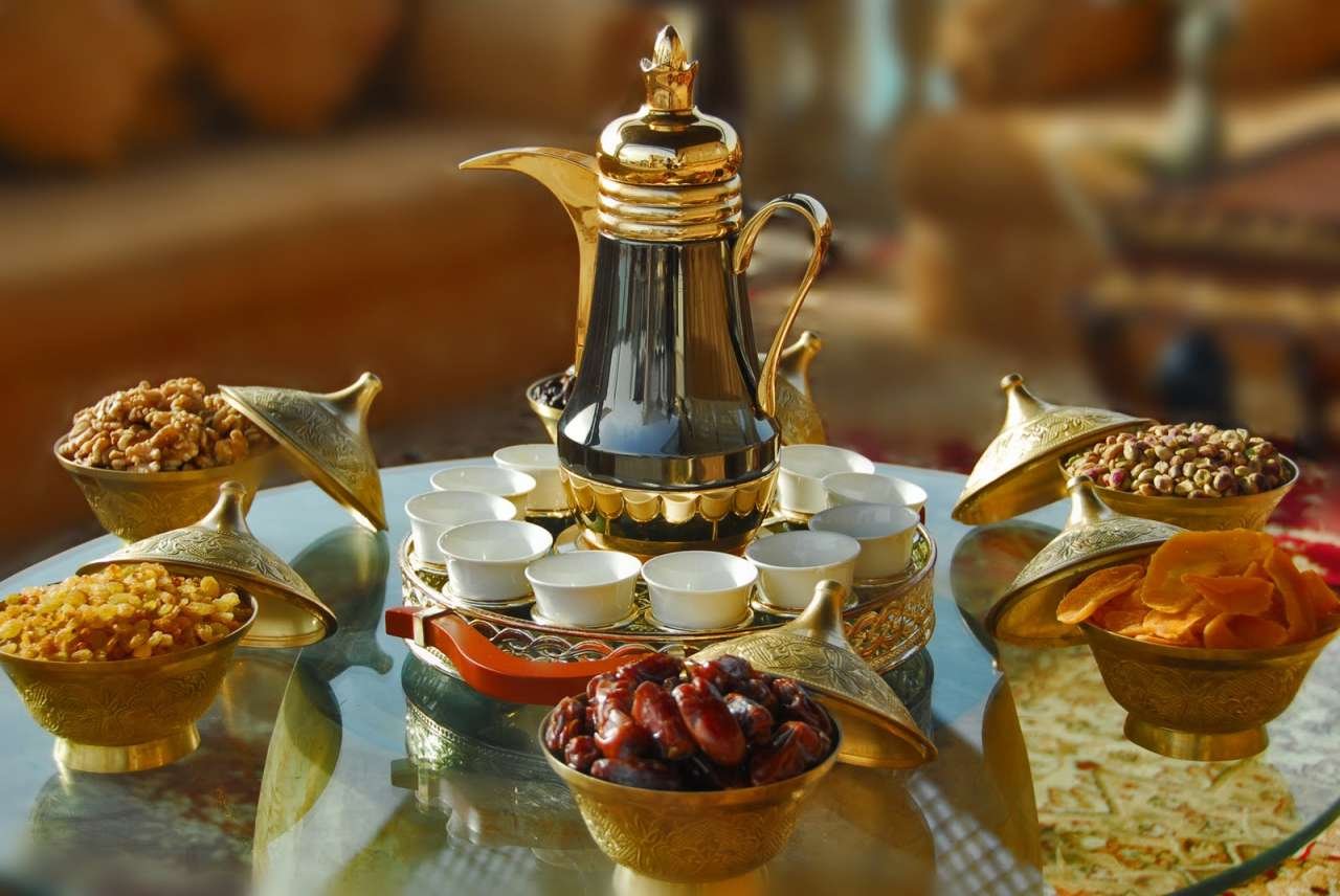 Как отмечать праздник Рамазан –  цель и размер фитры, праздничный стол, особенности