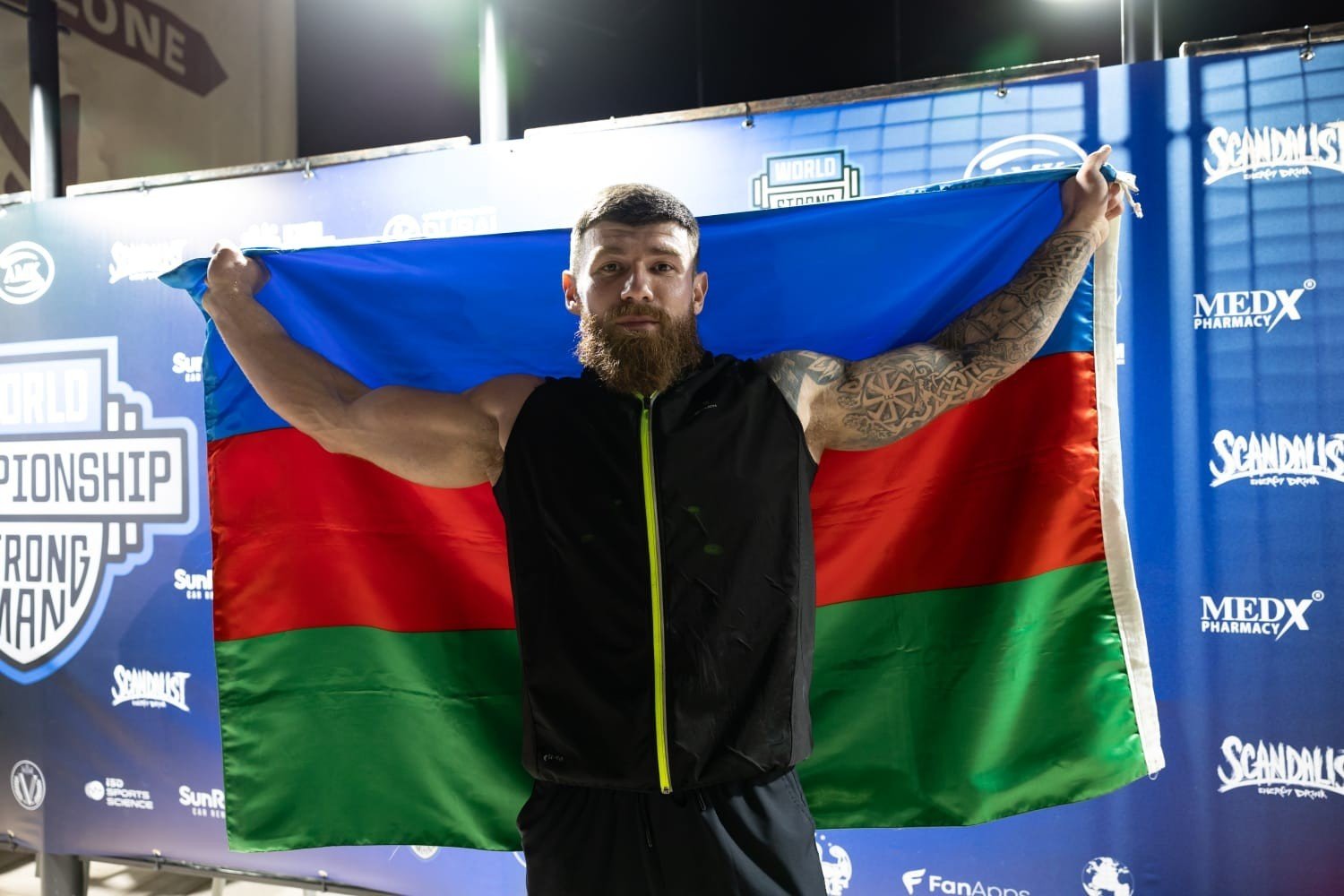 Azerbaijani athlete gains silver medal at world championship in Dubai (PHOTO)