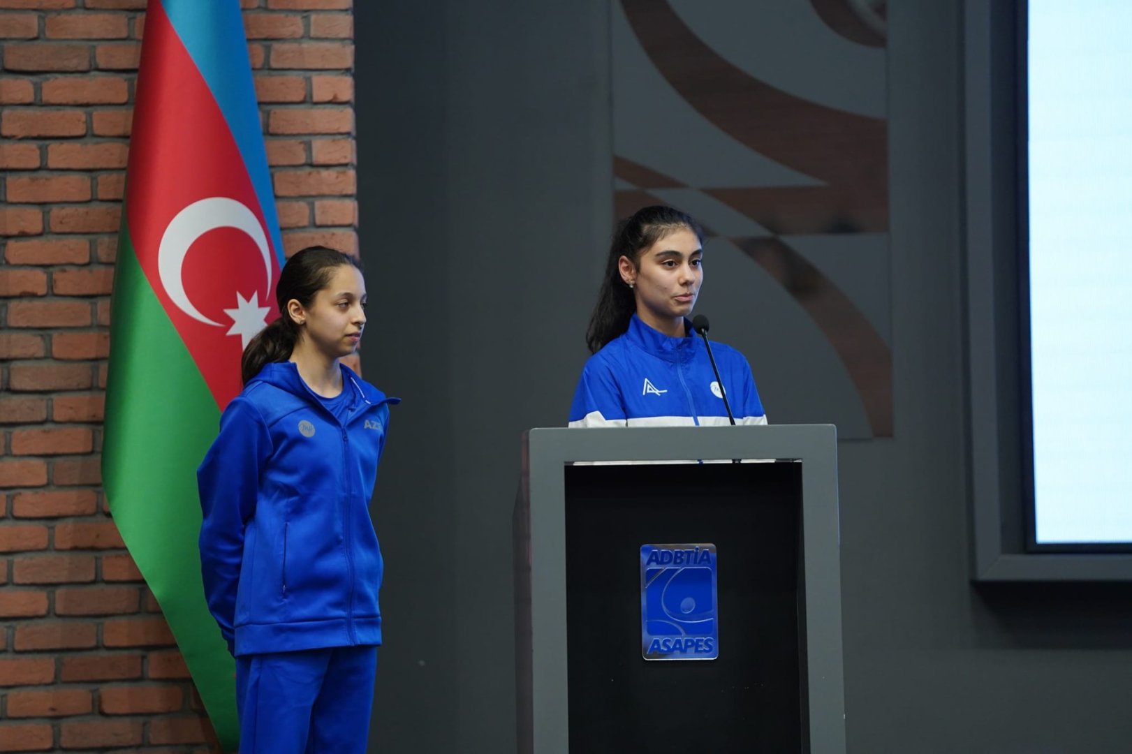 Фарид Гайыбов встретился с азербайджанскими спортсменами, добившимися успехов (ФОТО)