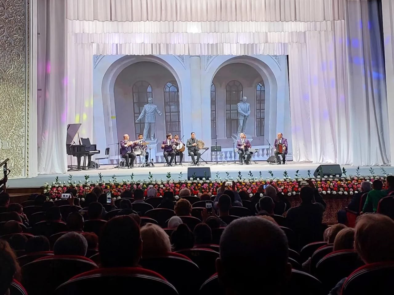 Ансамбль "Göygöl" представил Азербайджан на торжественной церемонии открытия "Самарканд - культурная столица СНГ" (ФОТО)