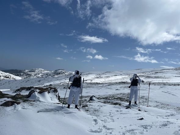 Боевой дух военнослужащих, несущих службу в условиях горного рельефа и снежной погоды, находится на высоком уровне - ГПС (ФОТО)