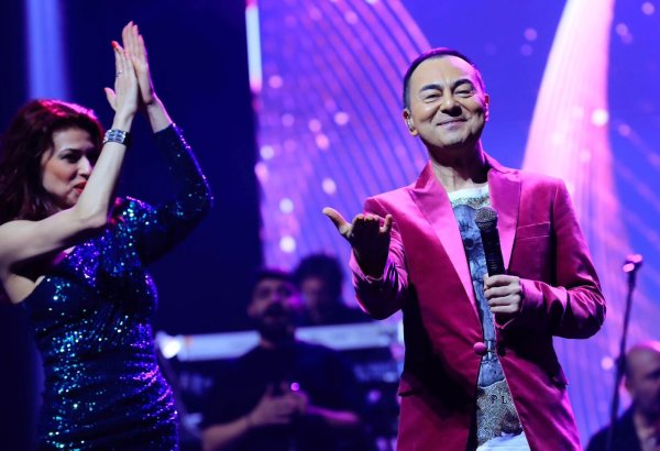 В Баку состоялся концерт звезды турецкой эстрады Сердара Ортача (ФОТО)