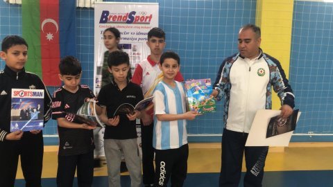 В Баку прошел турнир по настольному теннису среди школьников (ФОТО)