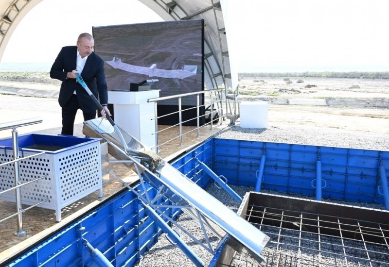 Президент Ильхам Алиев дал старт реконструкции Ширванского оросительного канала в Гаджигабульском районе (ФОТО)