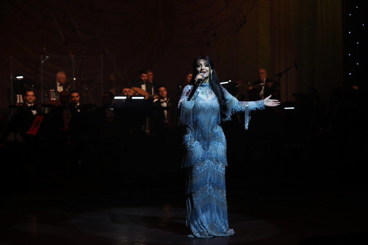 Во Дворце Гейдара Алиева в Баку представили концерт "Гении"  (ФОТО)