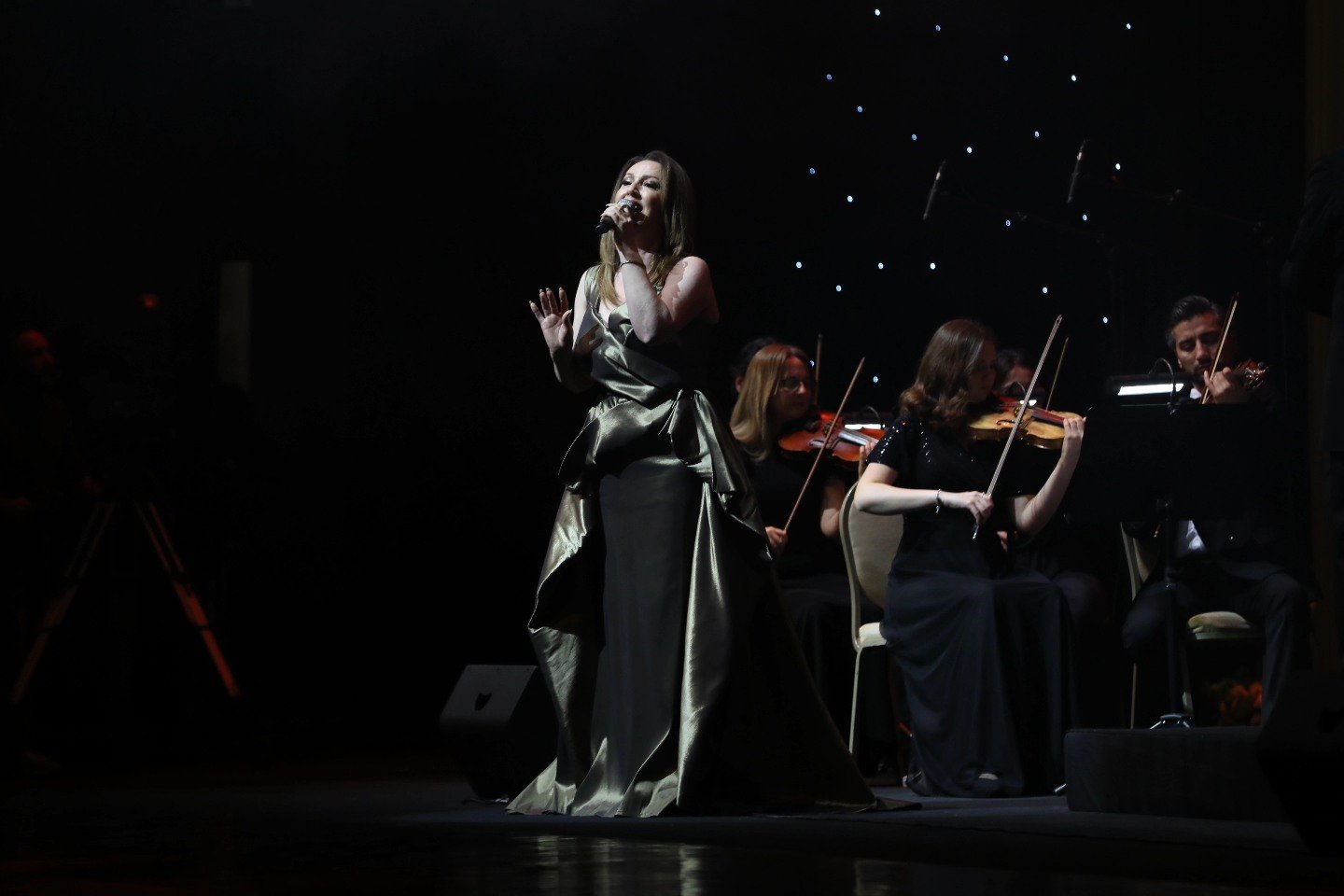 Во Дворце Гейдара Алиева в Баку представили концерт "Гении"  (ФОТО)