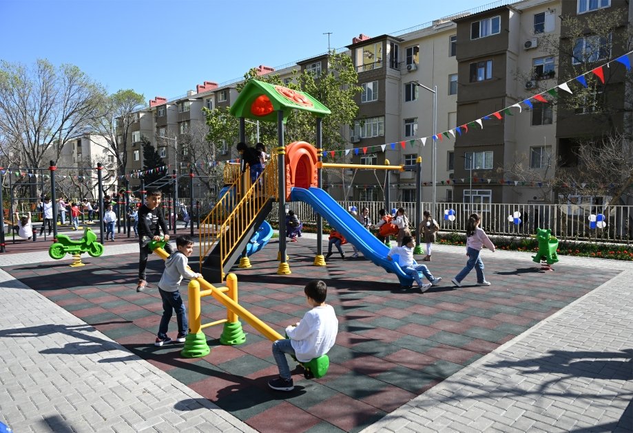 Another yard newly improved in Baku with participation of Vice President of Heydar Aliyev Foundation Leyla Aliyeva handed over to residents (PHOTO)