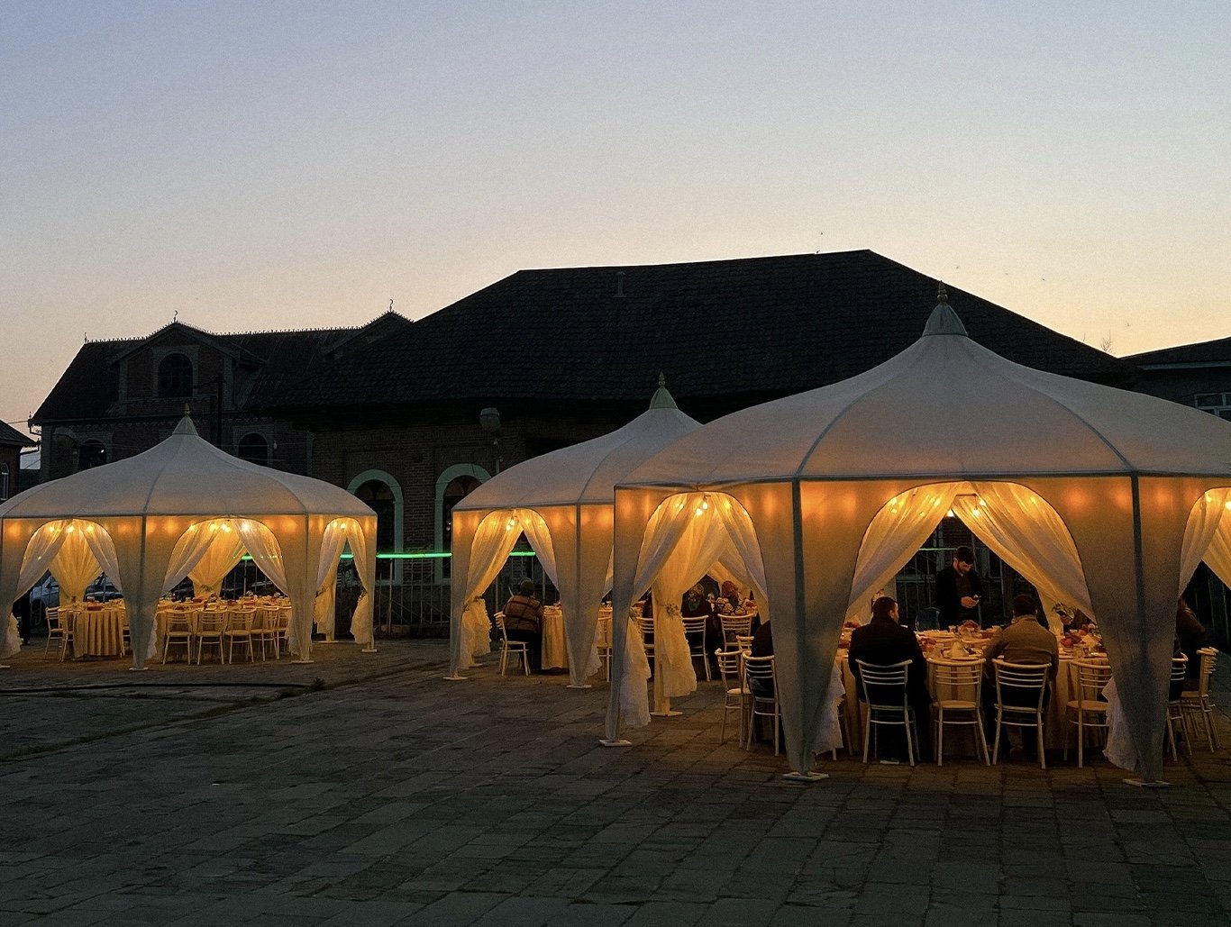 В Лянкяране при организации Фонда Nargis были установлены палатки для ифтара (ВИДЕО, ФОТО)