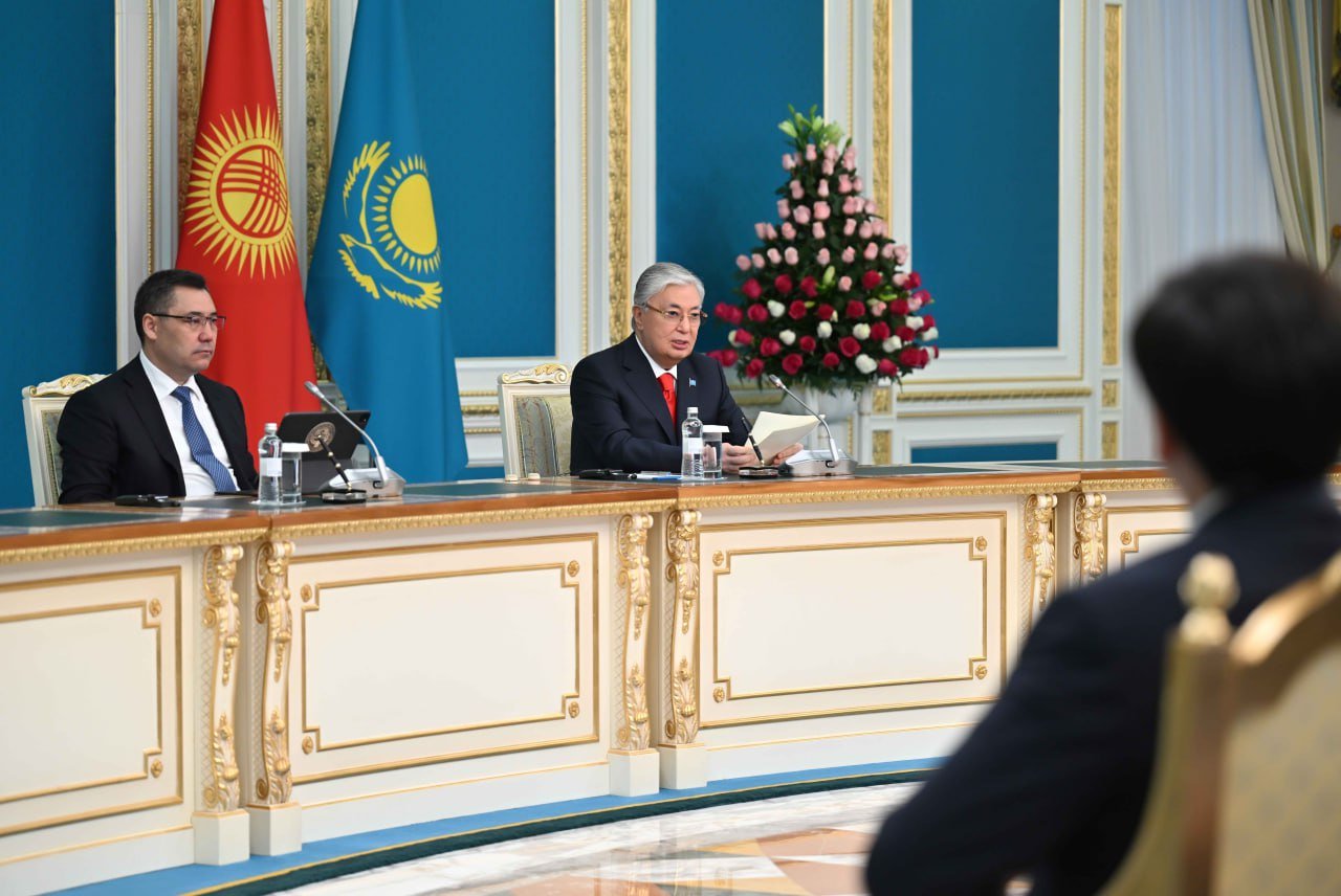 Казахстан и Кыргызстан заинтересованы в значительном увеличении товарооборота - Токаев