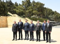 Georgian MPs pay tribute to tomb of Great Leader Heydar Aliyev, Alley of Martyrs (PHOTO)