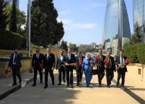 Алжирские парламентарии посетили могилу великого лидера Гейдара Алиева и Аллею шехидов (ФОТО)