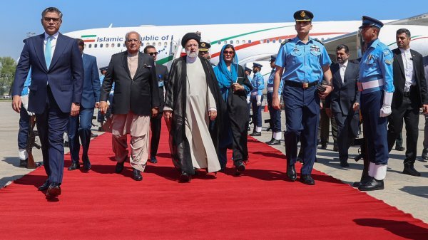 Президент Ирана отправился с визитом в Пакистан