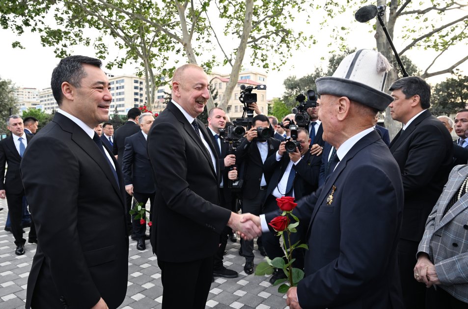 President Ilham Aliyev, President Sadyr Zhaparov attend unveiling ceremony of monument to Chingiz Aitmatov in Baku (PHOTO)