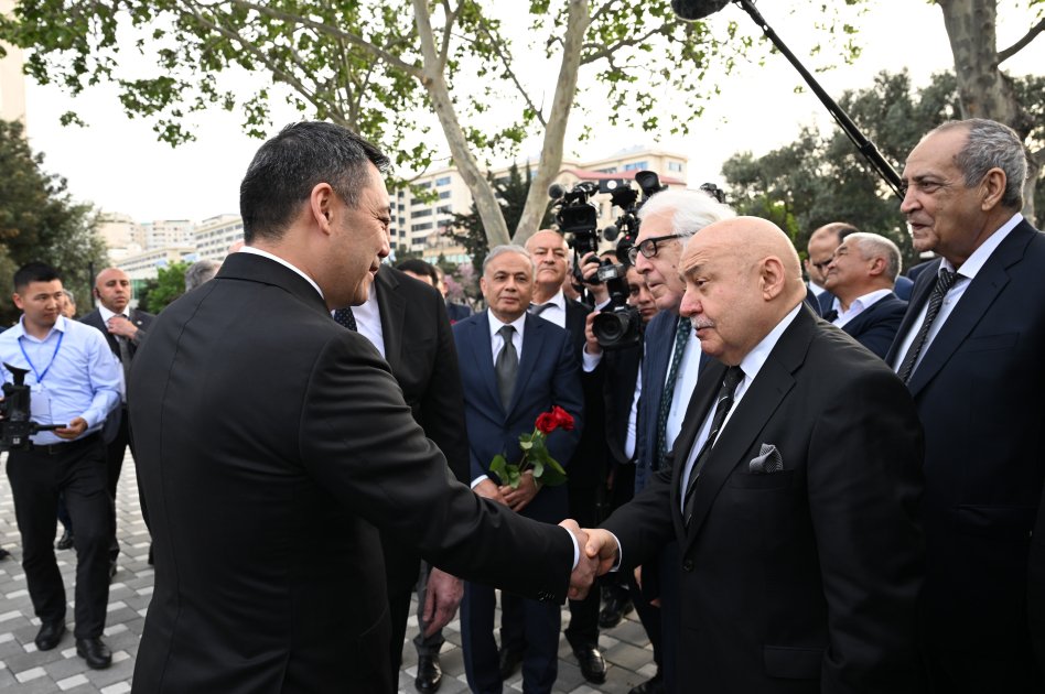 President Ilham Aliyev, President Sadyr Zhaparov attend unveiling ceremony of monument to Chingiz Aitmatov in Baku (PHOTO)