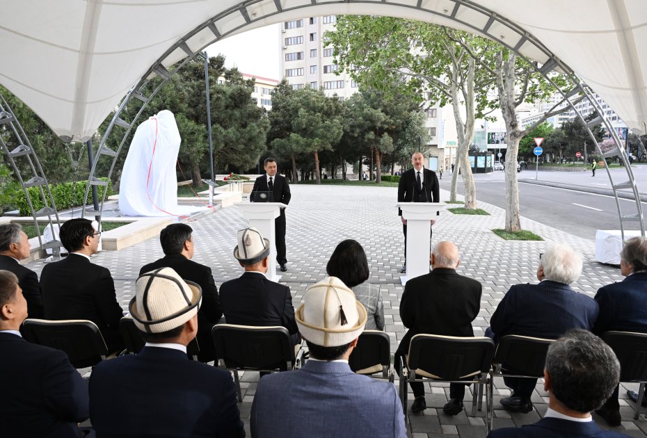 President Ilham Aliyev, President Sadyr Zhaparov attend unveiling ceremony of monument to Chingiz Aitmatov in Baku (PHOTO)