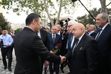 Президент Ильхам Алиев и Президент Садыр Жапаров приняли участие в церемонии открытия памятника Чингизу Айтматову в Баку (ФОТО)