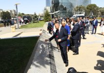 Делегации парламентов тюркских государств посетили Аллею почетного захоронения и Аллею шехидов (ФОТО)