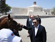 Президент Ильхам Алиев подарил Президенту Садыру Жапарову карабахского скакуна (ФОТО)