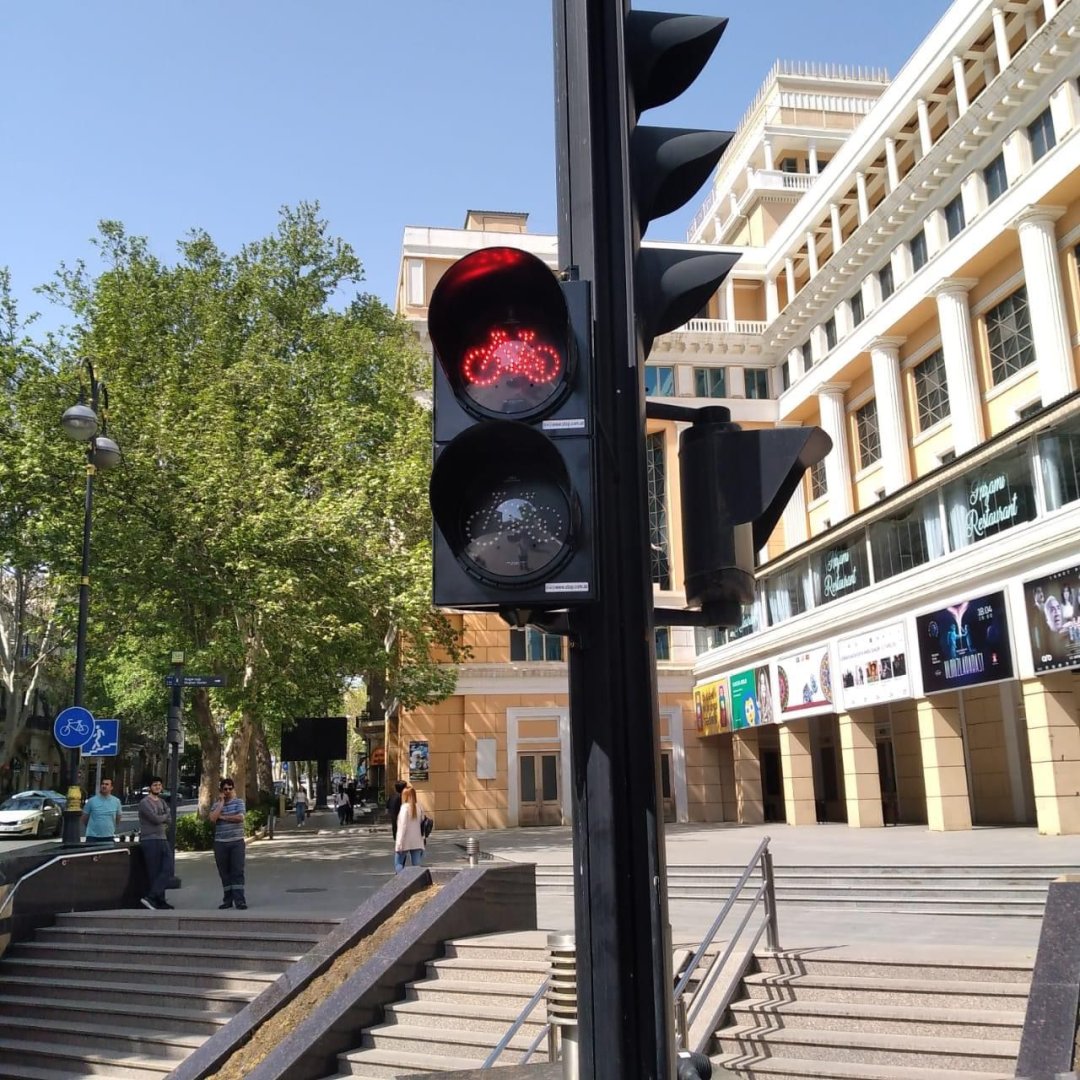 Впервые в Баку устанавливаются велосипедные светофоры