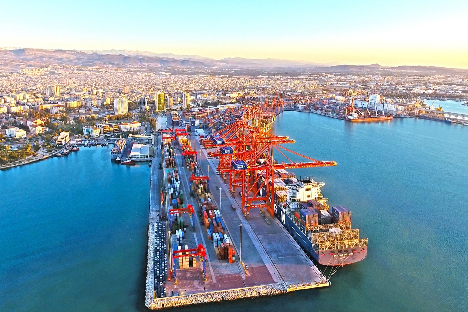 Yanvar-mart aylarında Türkiyənin Mersin limanı 2 mindən çox gəmi qəbul edib