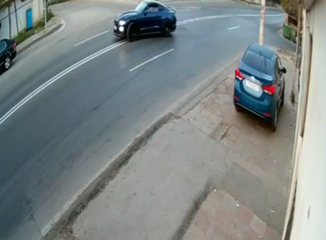 Bakıda “Ford Mustang”la avtoxuliqanlıq edən sürücü saxlanılıb (VİDEO)