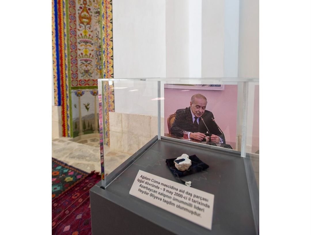 Piece of stone from Aghdam Juma Mosque presented to National Leader Heydar Aliyev 24 years ago returned to its place (VIDEO)