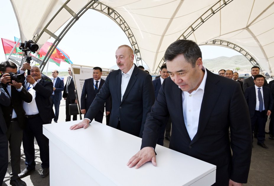 Президент Ильхам Алиев и Президент Садыр Жапаров приняли участие в церемонии закладки фундамента полной средней школы села Хыдырлы Агдамского района (ФОТО/ВИДЕО)