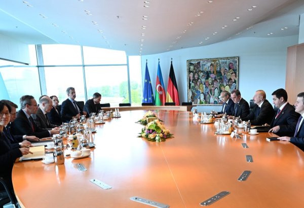 Состоялась встреча Президента Ильхама Алиева с канцлером Германии Олафом Шольцем в расширенном составе